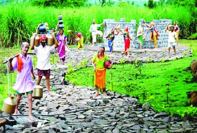 दुष्काळग्रस्त शेतकऱ्यांसाठी स्वत:ची विहीर केली खुली..