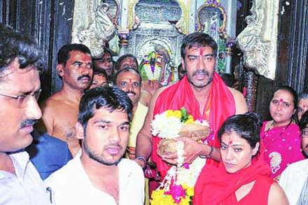 अजय देवगण, काजोल महालक्ष्मीच्या दर्शनास