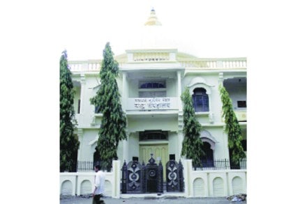 इतिहास जपण्यासाठी हवा आर्थिक दिलासा इतिहास जपण्यासाठी हवा आर्थिक दिलासा