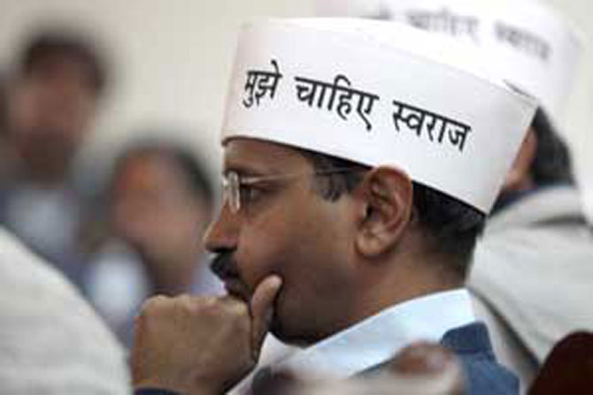 अरविंद केजरीवाल यांनी नवी दिल्लीत आपल्या नव्या पक्षाची पत्रकारपरिषदेत घोषणा केली(एक्स्प्रेस फोटो)