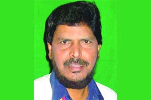 इंदू मिलच्या जमिनीवर राजकीय वादाचा आखाडा