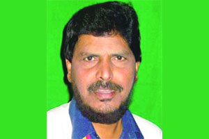 शिवसेनेत मनसे विसर्जित केल्यास राज ठाकरे यांचे महायुतीत स्वागत