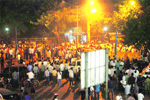 मातोश्री बाहेर पोलीस छावणी.. मातोश्री बाहेर पोलीस छावणी..
