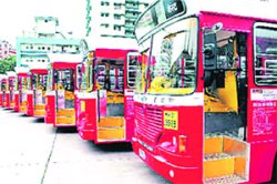 शिवसैनिकांच्या प्रतीक्षेत जादा बसगाडय़ा आगारातच खोळंबल्या
