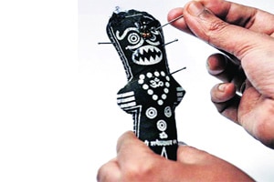 जादूटोणाविरोधी कायद्याची खडतर वाटचाल जादूटोणाविरोधी कायद्याची खडतर वाटचाल