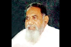 खडतर रानवाटांवर अरण्यऋषीचे आज सहस्त्रचंद्रदर्शन खडतर रानवाटांवर अरण्यऋषीचे आज सहस्त्रचंद्रदर्शन