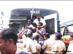 ऊस दरवाढीच्या आंदोलनाला हिंसक वळण