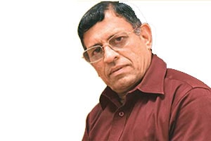 पक्षाध्यक्षपद की उद्योग, गडकरींनी निवड करावी