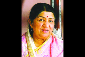 लतादीदीही अस्वस्थ; कार्यक्रम पुढे ढकलला लतादीदीही अस्वस्थ; कार्यक्रम पुढे ढकलला