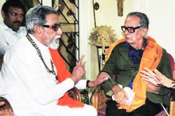 बाळासाहेब जेव्हा आर. के. लक्ष्मणना भेटतात..