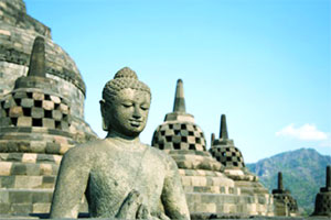 ज्वालामुखीच्या छायेतली बौद्धमंदिरं