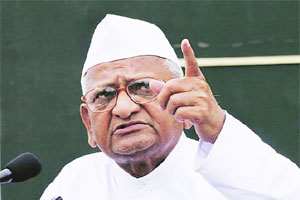 उपोषणाचे शस्त्र अण्णा पुन्हा उपसणार उपोषणाचे शस्त्र अण्णा पुन्हा उपसणार