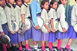 अंगणवाडय़ांतील ४३ लाख मुलांचे ‘पोषण’ पणाला!