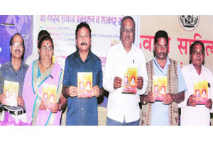 ‘पालात राहणाऱ्यांना माणूस म्हणून ओळख मिळणार का?’ ‘पालात राहणाऱ्यांना माणूस म्हणून ओळख मिळणार का?’