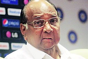 राज्य मंत्रिमंडळ विस्ताराचे गाजर दाखविणे सुरू राज्य मंत्रिमंडळ विस्ताराचे गाजर दाखविणे सुरू
