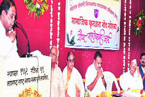 चारठाणकर प्रतिष्ठानच्या पुरस्कारांचे सेलूत वितरण
