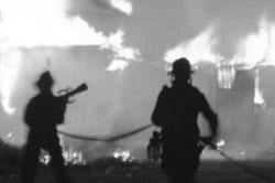 मुंबईत बहुमजली इमारतीला आग