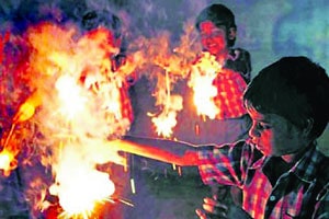 फटाक्यांमुळे भारतात दरवर्षी पाच हजार लोकांना अंधत्व