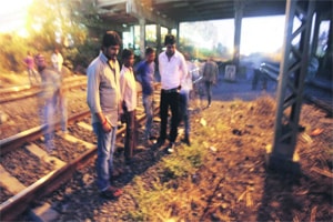 नवी मुंबईत रेल्वे अपघातात ३ विद्यार्थ्यांचा मृत्यू नवी मुंबईत रेल्वे अपघातात ३ विद्यार्थ्यांचा मृत्यू