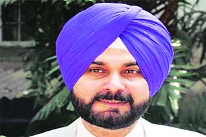 पर्याय मिळेपर्यंत सचिनच्या निवृत्तीचा विचार करणे अयोग्य -सिद्धू