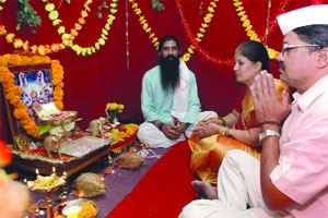 आतषबाजीत लक्ष्मीचे पूजन आतषबाजीत लक्ष्मीचे पूजन