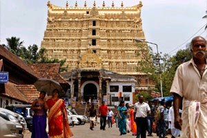 पद्मनाभस्वामी मंदिराचा ताबा राजघराण्याकडे नको डाव्यांची मागणी पद्मनाभस्वामी मंदिराचा ताबा राजघराण्याकडे नको डाव्यांची मागणी