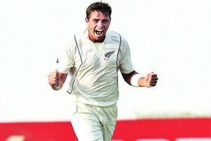 न्यूझीलंडची कोलंबो कसोटीवर घट्ट पकड न्यूझीलंडची कोलंबो कसोटीवर घट्ट पकड