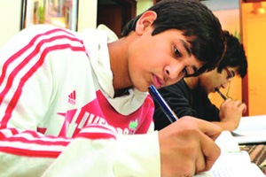 ‘जेईई’च्या पुनर्परीक्षार्थीना बारावीची परीक्षाही नव्याने द्यावी लागणार