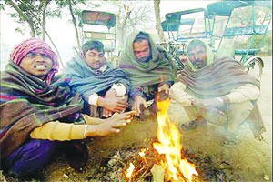 राज्याला हुडहुडी राज्याला हुडहुडी