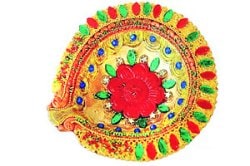 दीप उजळत राहो दारी!