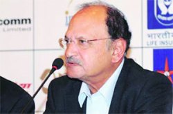 फिरकी खेळपट्टय़ा हा इंग्लंडचा बहाणा -वाडेकर