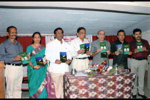 अनुभवातून व्यक्त झालेले लेखन महत्त्वाचे – डॉ. दाभोळकर