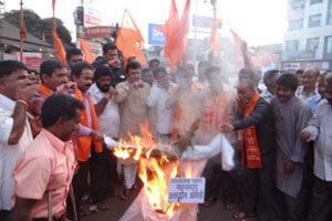 खासदार असदुद्दीन ओवेसी यांच्या पुतळ्याचे दहन