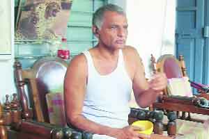 गडचिरोलीमधील माओवाद्यांवर प्रकाश आमटेंतर्फे माओवाद्यांवर नसबंदी शस्त्रक्रिया गडचिरोलीमधील माओवाद्यांवर प्रकाश आमटेंतर्फे माओवाद्यांवर नसबंदी शस्त्रक्रिया