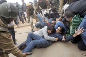 पंतप्रधानांचे आंदोलकांना शांतता राखण्याचे आवाहन पंतप्रधानांचे आंदोलकांना शांतता राखण्याचे आवाहन
