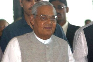 अटलबिहारी वाजपेयी यांना पंतप्रधानांनी दिल्या वाढदिवसाच्या शुभेच्छा अटलबिहारी वाजपेयी यांना पंतप्रधानांनी दिल्या वाढदिवसाच्या शुभेच्छा