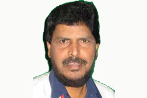 ‘महायुती‘त ‘रिपाइं‘ला हव्या लोकसभेच्या ४ आणि विधानसभेच्या ३२ जागा रामदास आठवले यांची मागणी