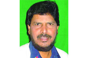 खासगी क्षेत्रात आरक्षणाचा कायदा लागू करा खासगी क्षेत्रात आरक्षणाचा कायदा लागू करा