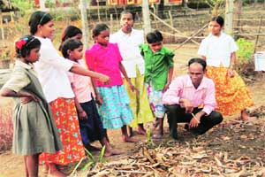 प्रकाशाचे कवडसे : प्रयोगशील शिक्षणाचा पुरस्कर्ता