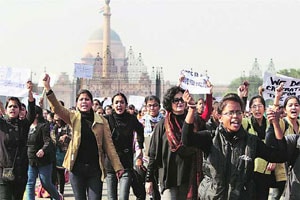 राष्ट्रपतीभवना बाहेर बलात्कार प्रकरणाविरोधात तरुणाईची जोरदार निदर्शनं