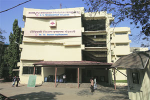पेंढरकर महाविद्यालयात संस्था अध्यक्षांची हुकूमशाही