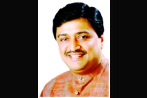 राजकीय विजनवासातील अशोक चव्हाण लागले लोकसभेच्या तयारीला! राजकीय विजनवासातील अशोक चव्हाण लागले लोकसभेच्या तयारीला!