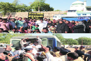 हज हाउससाठी जागा ताब्यात घेण्याचा प्रयत्न