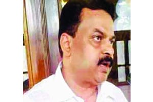 महापौरांवर अपात्रतेची कारवाई? महापौरांवर अपात्रतेची कारवाई?