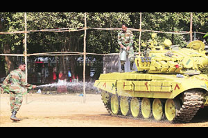 पाहा अद्ययावत रणगाडे,