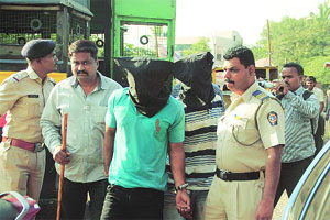 धावडे खूनप्रकरणी अंकुश लांडगे यांच्या मुलासह तिघांना अटक धावडे खूनप्रकरणी अंकुश लांडगे यांच्या मुलासह तिघांना अटक