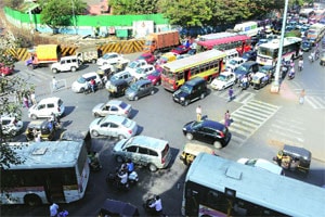शुक्रवार ठरला वाहतूक कोंडीचा दिवस