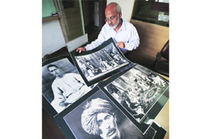 छायाचित्र प्रदर्शनाद्वारे उस्ताद अब्दुल करीम खाँसाहेबांना अभिवादन