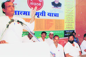 तोडा-फोडा-झोडा ही सरकारची नीती रघुनाथ पाटील यांचा आरोप तोडा-फोडा-झोडा ही सरकारची नीती रघुनाथ पाटील यांचा आरोप