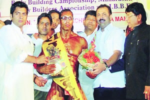 मोहमद वसीम ‘मिस्टर इंडिया’चा मानकरी मोहमद वसीम ‘मिस्टर इंडिया’चा मानकरी